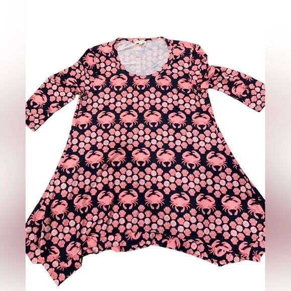 Simply Southern coastal look tunic.  Size: M.  Crabs and Shells!  Super cute! - Picture 1 of 4